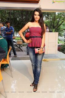 Deeksha Panth feet photo 10