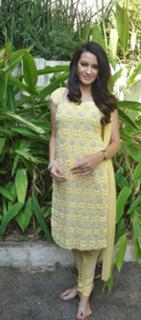 Deeksha Panth feet photo 7