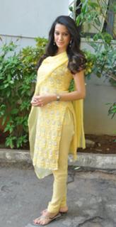 Deeksha Panth feet photo 4