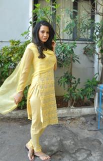 Deeksha Panth feet photo 3