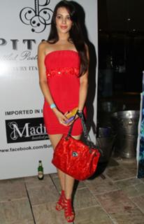 Deeksha Panth feet photo 12