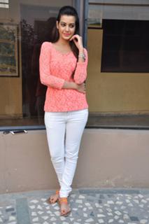 Deeksha Panth feet photo 11