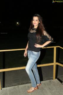 Deeksha Panth feet photo 9