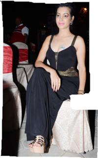 Deeksha Panth feet photo 18