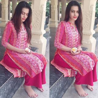 Deeksha Panth feet photo 17