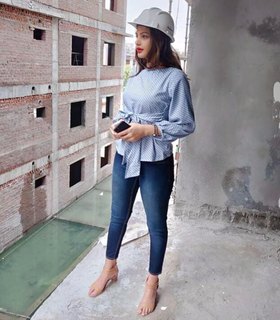 Deeksha Panth feet photo 11