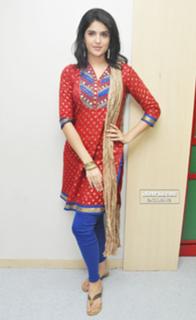 Deeksha Seth feet photo 8