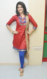 Deeksha Seth feet photo 6
