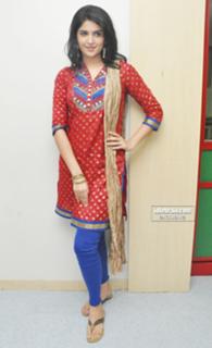 Deeksha Seth feet photo 5