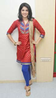 Deeksha Seth feet photo 2