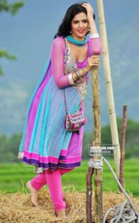Deeksha Seth feet photo 12