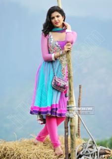 Deeksha Seth feet photo 7