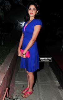 Deeksha Seth feet photo 19