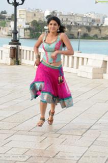 Deeksha Seth feet photo 17
