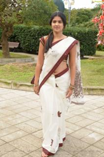 Deeksha Seth feet photo 16