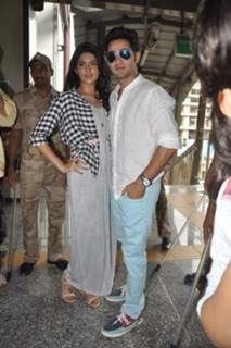 Deeksha Seth feet photo 12