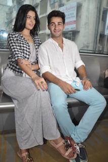 Deeksha Seth feet photo 11