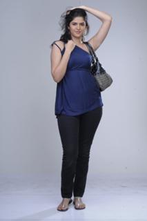Deeksha Seth feet photo 2