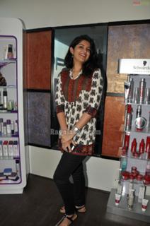 Deeksha Seth feet photo 18