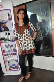 Deeksha Seth feet photo 17