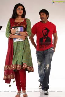 Deeksha Seth feet photo 11