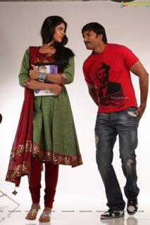 Deeksha Seth feet photo 7