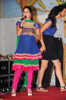 Deeksha Seth feet photo 8