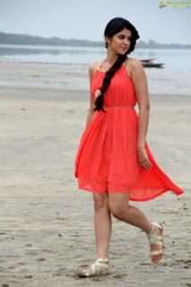 Deeksha Seth feet photo 2