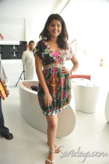 Deeksha Seth feet photo 20