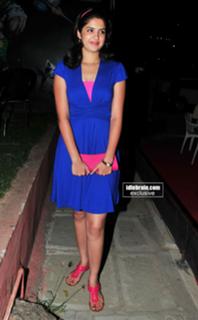Deeksha Seth feet photo 7