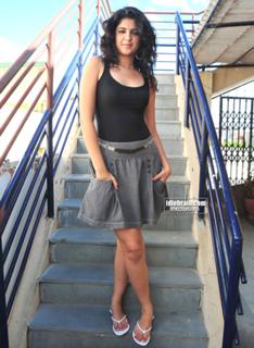 Deeksha Seth feet photo 15