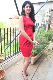 Deeksha Seth feet photo 5