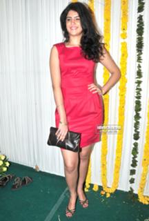 Deeksha Seth feet photo 8