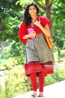 Deeksha Seth feet photo 11