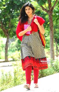 Deeksha Seth feet photo 10