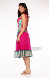 Deeksha Seth feet photo 4