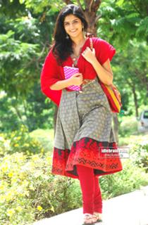 Deeksha Seth feet photo 20