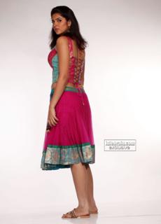 Deeksha Seth feet photo 12
