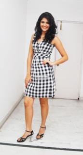 Deeksha Seth feet photo 5