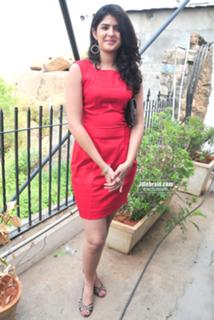 Deeksha Seth feet photo 11