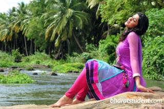 Deeksha Seth feet photo 15