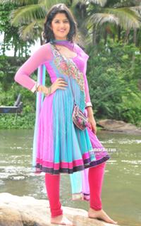 Deeksha Seth feet photo 12