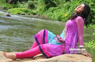 Deeksha Seth feet photo 3