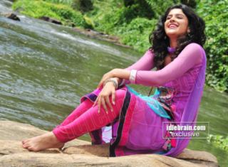 Deeksha Seth feet photo 2