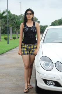 Deeksha Seth feet photo 19