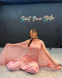 Deep Sehgal feet photo 7