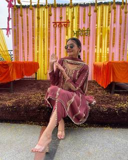 Deep Sehgal feet photo 4