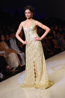 Deepika Padukone feet photo thumbnail