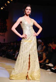 Deepika Padukone feet photo thumbnail