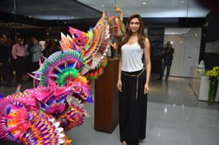 Deepika Padukone feet photo thumbnail
